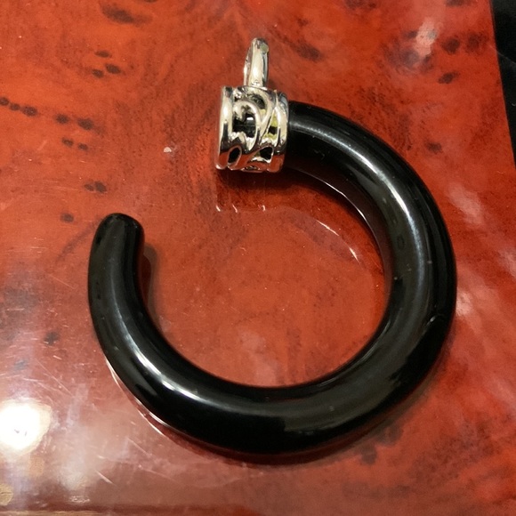 Black Onyx Horn Set In Ornate Sterling Silver Bail - Picture 3 of 9